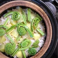 ～たんかん香る～                                     こごみとじゃがいもの炊き込みご飯